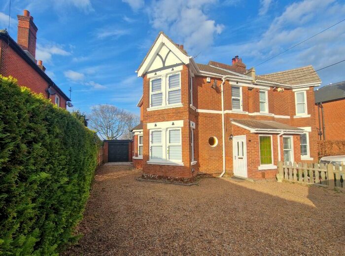 3 Bedroom Semi-Detached House To Rent In Station Road, Netley Abbey, SO31