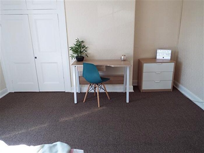 5 Bedroom Terraced House To Rent In Carholme Road - Bed, LN1