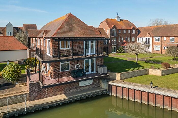 2 Bedroom Flat For Sale In West Quay, Abingdon, OX14