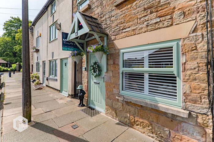 2 Bedroom Cottage For Sale In Greenside, Ainsworth, Bolton, BL2