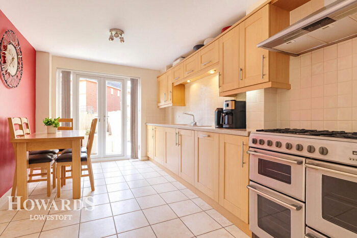 6 Bedroom Detached House For Sale In Gratton Dale, Lowestoft, NR33