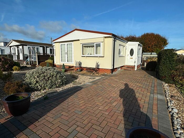 2 Bedroom Mobile/park Home For Sale In Woodland View, Stratton Strawless, Norwich, NR10