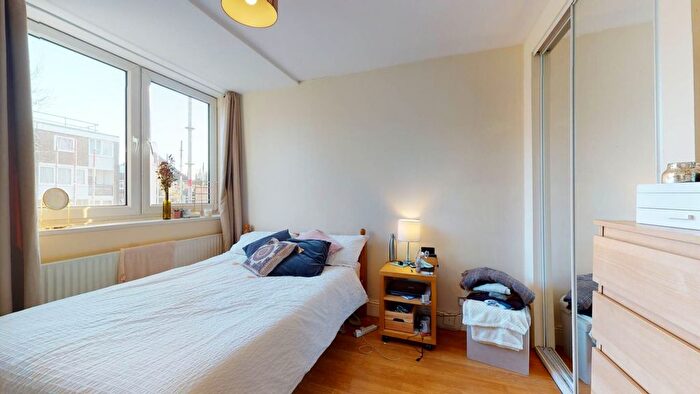 3 Bedroom Flat To Rent In Birdhurst Rd, London, Colliers Wood, London, SW19