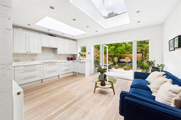 3 Bedroom Terraced House For Sale In Trelawn Road, London, SW2