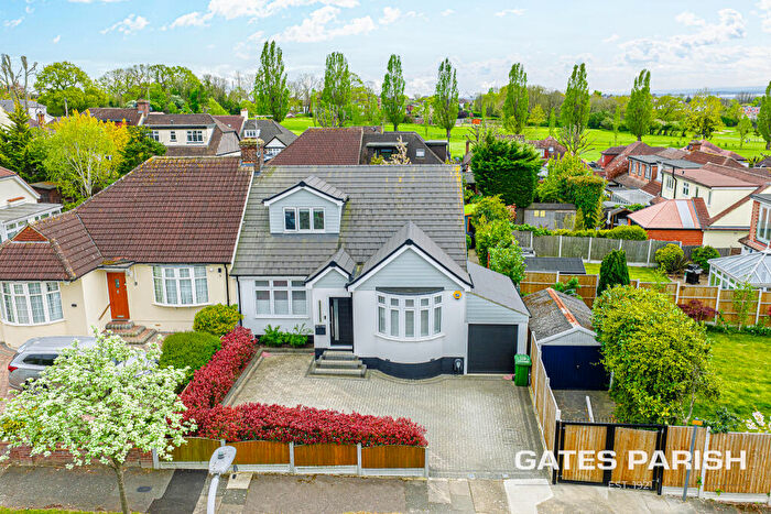 4 Bedroom Semi Detached House For Sale In Masefield Drive, Upminster, RM14