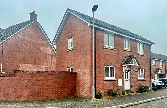 3 Bedroom Detached House For Sale In Malone Avenue, Swindon, Wiltshire, SN25