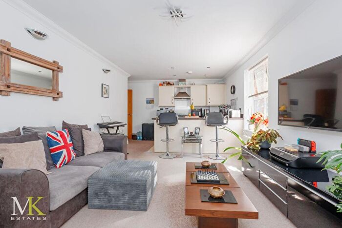 2 Bedroom Flat For Sale In Richmond Park Road, Bournemouth, BH8