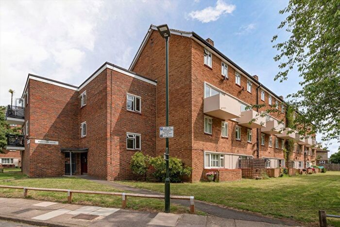 2 Bedroom Flat For Sale In Haggard Road, Twickenham, TW1