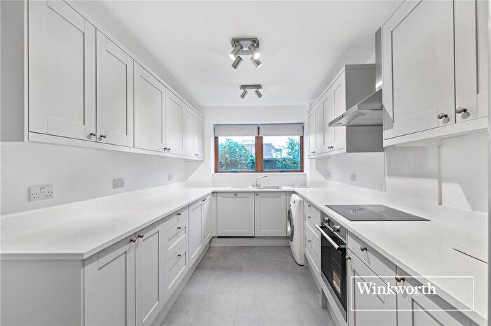 2 Bedroom Flat To Rent In Rossanne House, Etchingham Park Road, Finchley, London, N3