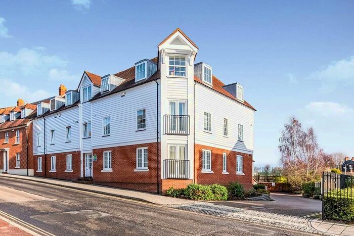 3 Bedroom Flat To Rent In Station Road West, Canterbury, Kent CT2