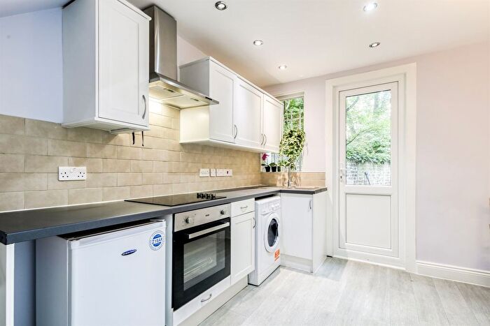 1 Bedroom Flat To Rent In Warwick Road, SW5