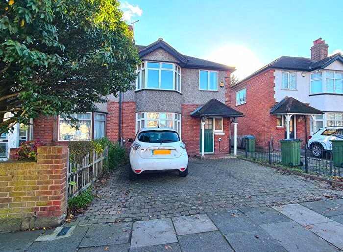 3 Bedroom Semi-Detached House To Rent In Southwood Road, London, SE9