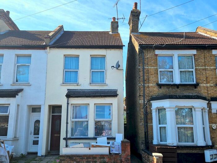 1 Bedroom Flat To Rent In North Road, Westcliff On Sea, SS0