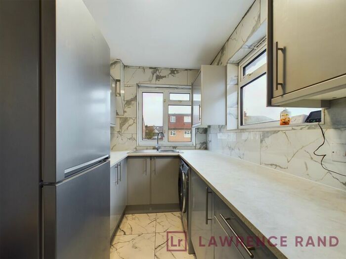 2 Bedroom Maisonette To Rent In Northdown Close, Ruislip, HA4