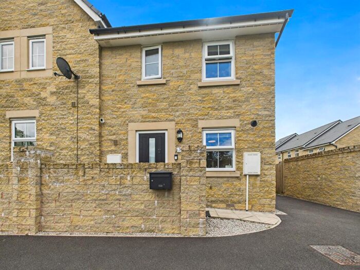 3 Bedroom Semi-Detached House For Sale In Hill Head Drive, Buxton, SK17