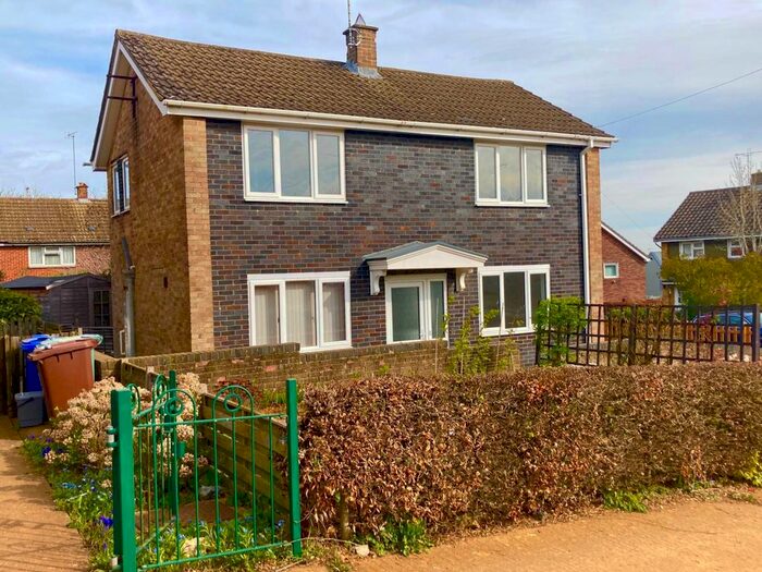 3 Bedroom Semi-Detached House To Rent In Dover Avenue, Banbury, OX16