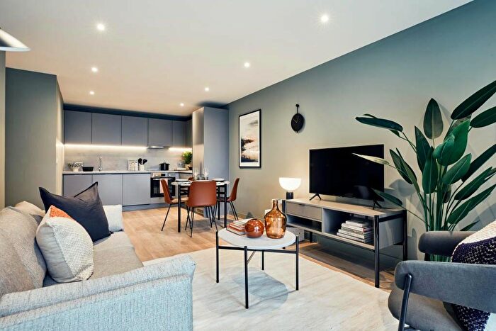 2 Bedroom Flat To Rent In Clyde Place, Glasgow, G5