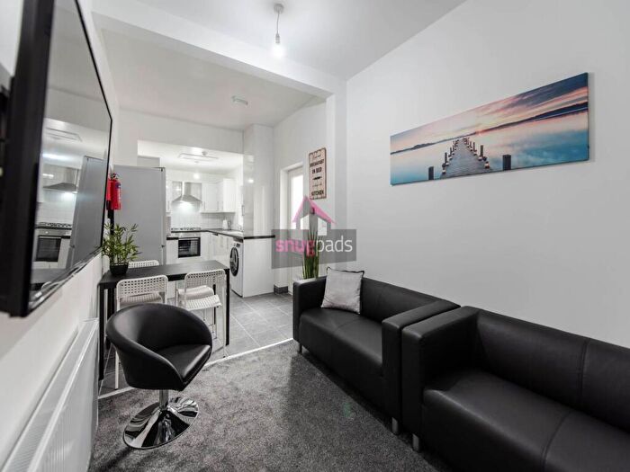 7 Bedroom House To Rent In Broad Street, Salford, M6