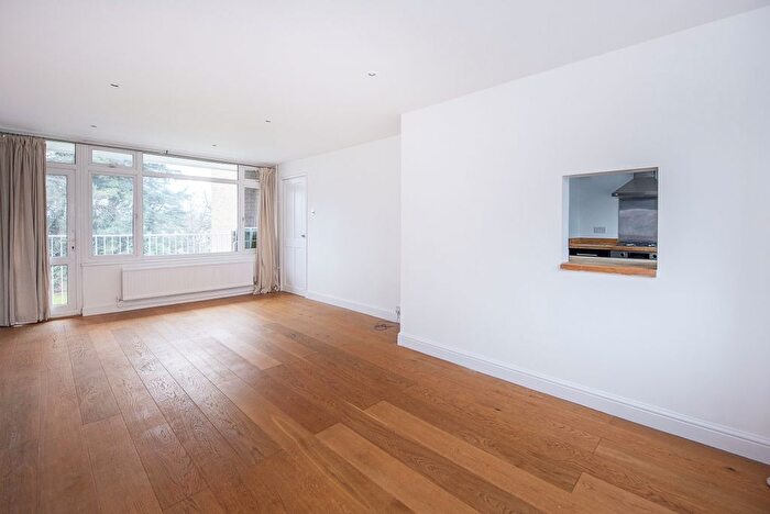 3 Bedroom Flat To Rent In West Hill, London, SW15