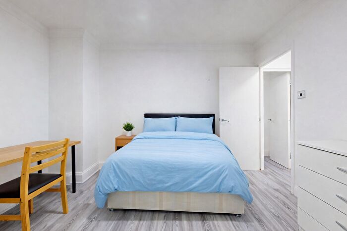 3 Bedroom Flat To Rent In Levita House, Euston, NW1