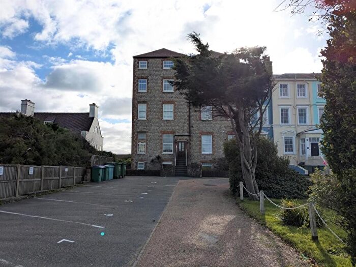 2 Bedroom Flat For Sale In Marine Parade, Hythe, CT21