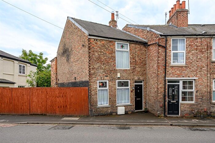 2 Bedroom Town House For Sale In Heworth Road, York, YO31
