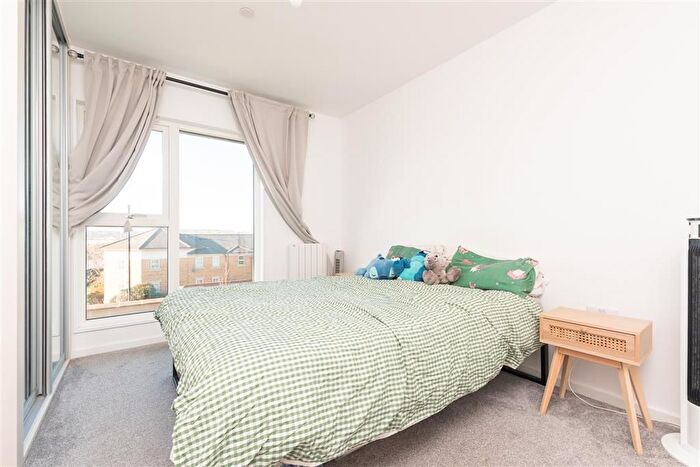 2 Bedroom Flat For Sale In Khartoum Walk, Chatham, Kent, ME4