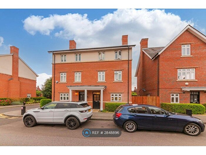 4 Bedroom Semi Detached House To Rent In Gabriel's Square, Reading, RG6