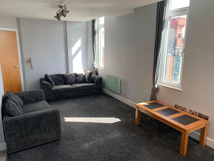 2 Bedroom Apartment To Rent In Chatsworth House, Lever Street Manchester, M1