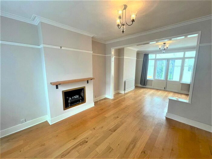3 Bedroom Terraced House To Rent In Cherrydown Avenue, Chingford, London, E4