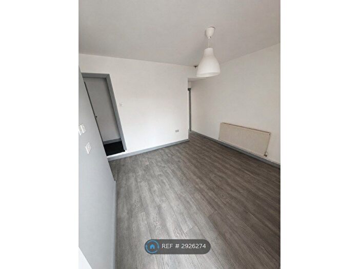 4 Bedroom Terraced House To Rent In Heath St, Newcastle, ST5