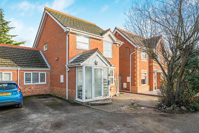 3 Bedroom Link Detached House For Sale In Loddon Drive, Didcot, OX11