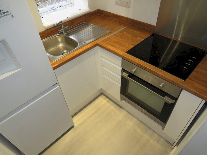 1 Bedroom Flat To Rent In West Parade Flats, Halifax, HX1