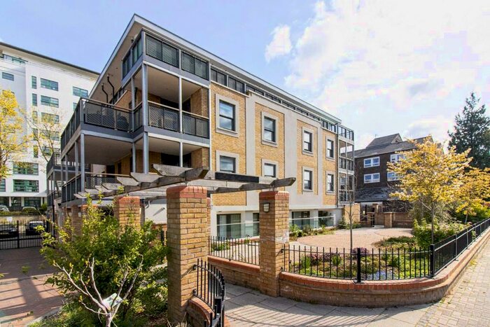 3 Bedroom Flat To Rent In Spring Grove, London, W4