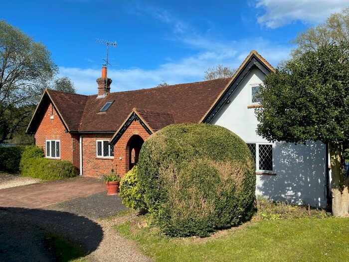 3 Bedroom Detached House To Rent In Cranleigh Road, GU5
