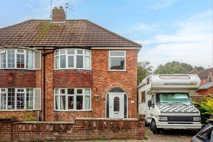 3 Bedroom Semi-Detached House To Rent In Almsford Road, Acomb, York, YO26