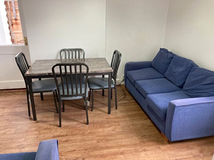 3 Bedroom Flat To Rent In Hanwell Broadway Central Area, W7