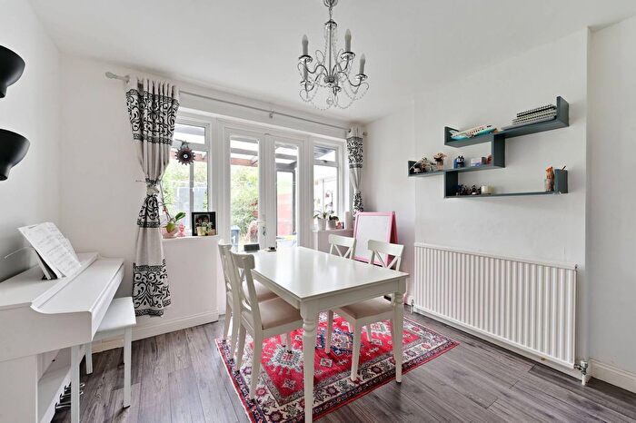 3 Bedroom Semi-Detached House To Rent In Shaldon Drive, Morden, SM4