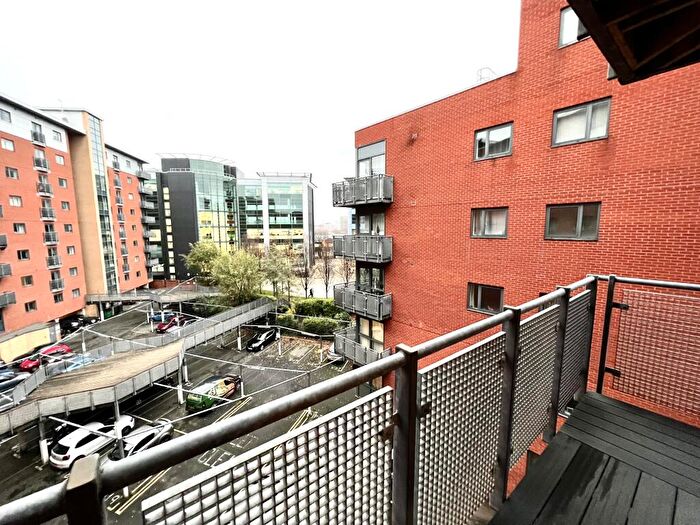 1 Bedroom Flat To Rent In City Walk, Leeds, West Yorkshire, LS11