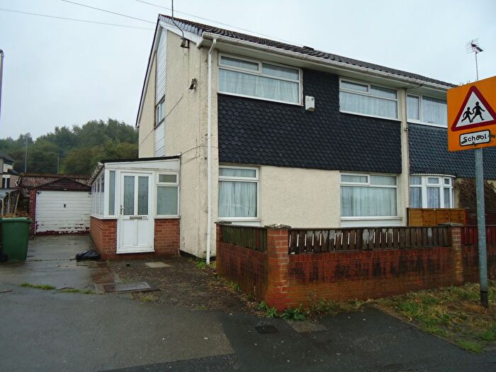 4 Bedroom End Of Terrace House To Rent In Old Run Road, Middleton, Leeds, LS10