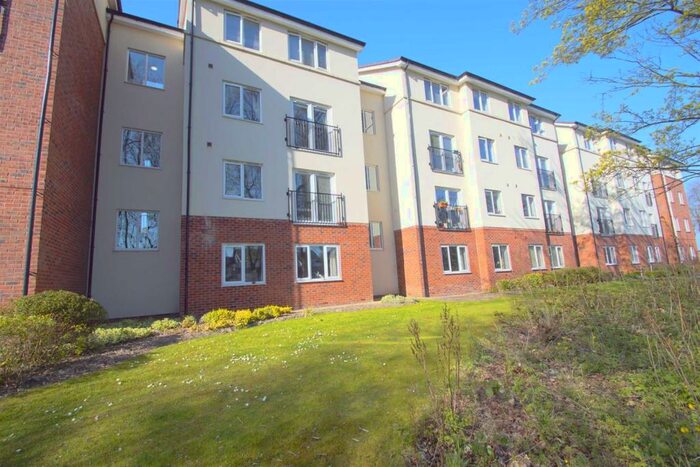 2 Bedroom Flat To Rent In Chestnut Lane, Leeds, LS14