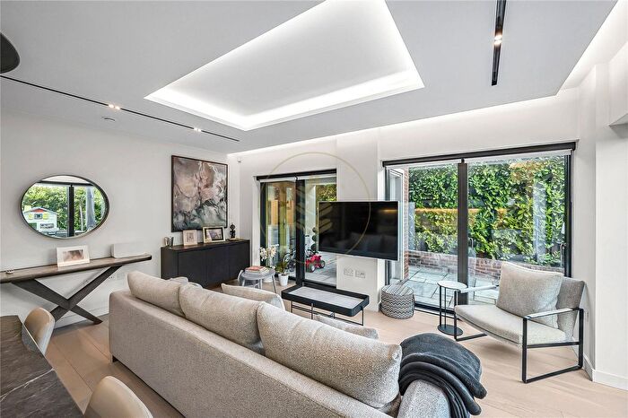 2 Bedroom Flat For Sale In Brondesbury Park, London, NW6