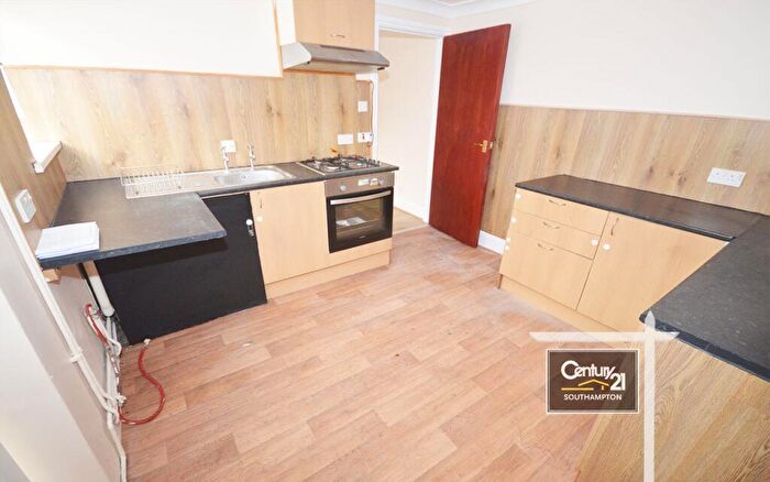 2 Bedroom Flat To Rent In |Ref: |, Portswood Road, Southampton, SO17