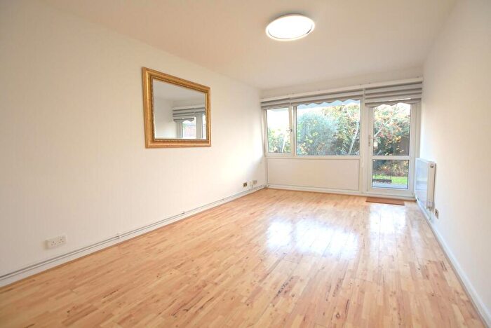 1 Bedroom Flat To Rent In Rosedene, London, NW6