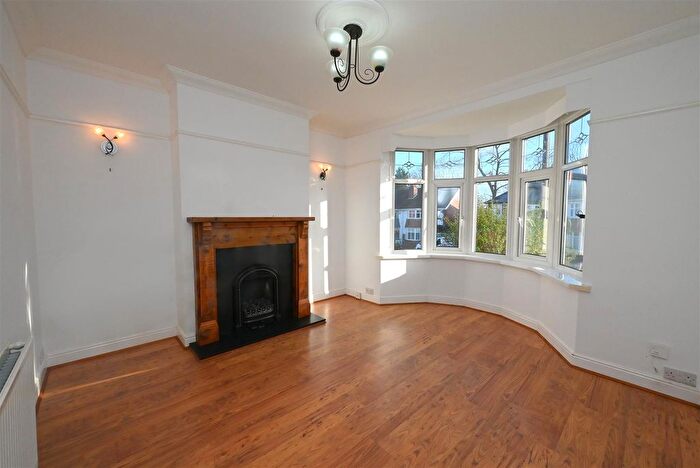 3 Bedroom Semi Detached House For Sale In Woodbourne Road, Bearwood, Birmingham, B67