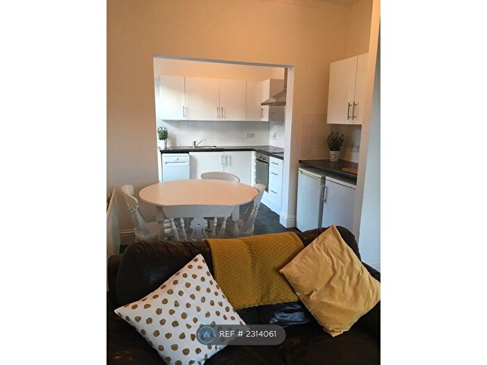 2 Bedroom Flat To Rent In Cowlishaw Road, Sheffield, S11