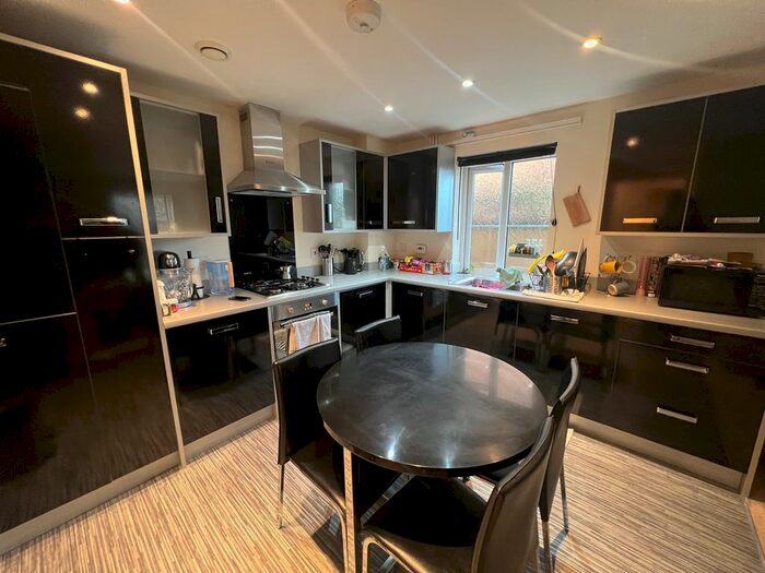 2 Bedroom Flat To Rent In Ffordd James Mcghan, Cardiff, CF11