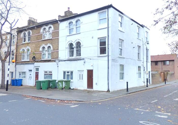 2 Bedroom Flat To Rent In Maxted Road, London, SE15