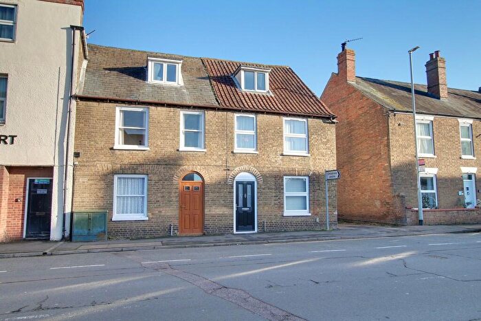 3 Bedroom Semi Detached House For Sale In High Street, Chatteris, PE16