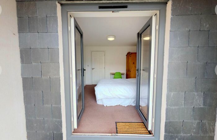 2 Bedroom Flat To Rent In Woodside, Plymouth, Devon, PL4